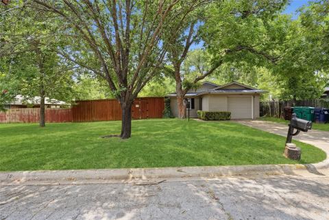 3004 Montclair Place, Denton, TX 76209 — photo 2
