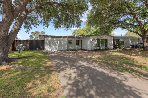 1715 Salem Street, Irving, TX 75061 — photo 3
