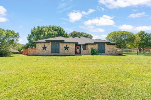 7500 Parker Drive E, Burleson, TX 76028 — photo 2