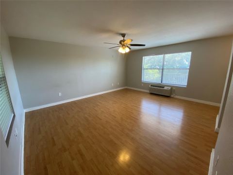 701 W Sycamore Street 102, Denton, TX 76201 — photo 2