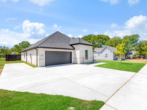 716 E Jefferson Street, Waxahachie, TX 75165 — photo 2