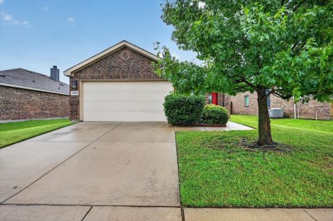 1325 Cheyenne Drive, Aubrey