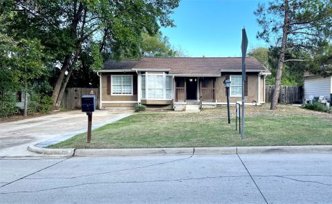 722 Circle Drive, Arlington, TX 76010 — photo 2