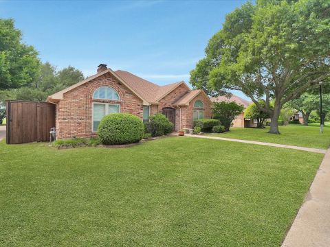 1304 Carriage Creek Drive, DeSoto, TX 75115 — photo 2