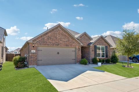 929 Crest Breeze Drive, Fort Worth, TX 76052 — photo 2