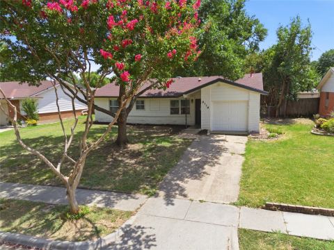 2114 Brookshire Street, Arlington, TX 76010 — photo 2