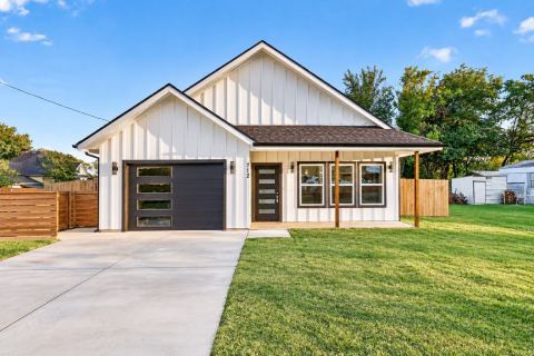 712 E 10th Street, Kemp