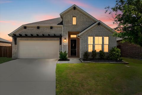 1872 Big Spring Drive, Forney