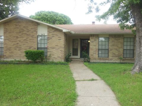 542 White Oak Street, Allen