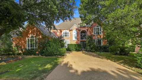 2122 Clearspring Drive N, Irving