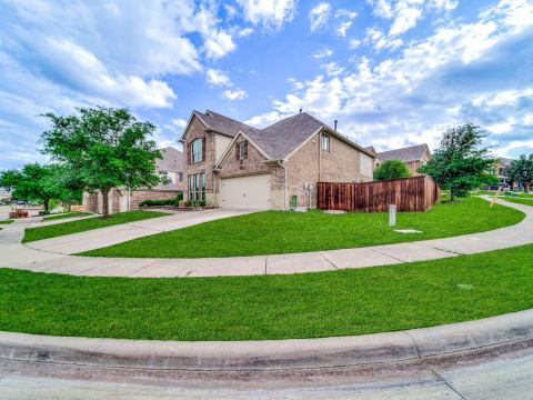 419 Aylesbury Drive, Roanoke, TX 76262 — photo 2