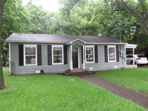 2513 W Walker Street, Denison