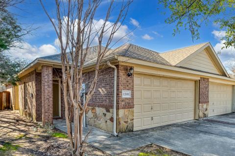 1301 Ravenwood Drive 1301, Mansfield, TX 76063 — photo 2