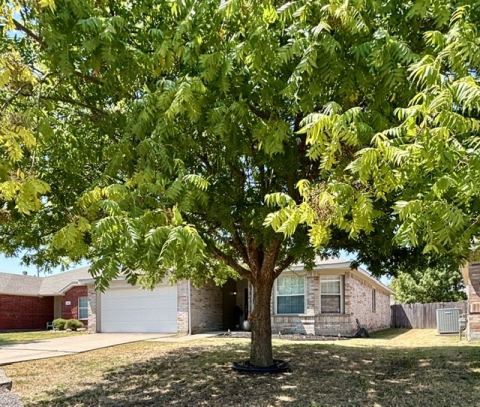 1527 Warrington Way, Forney