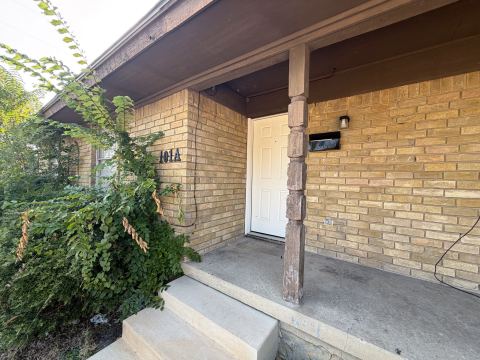 101 W Latimer Street B, Ennis, TX 75119 — photo 3