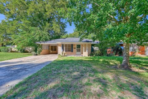 205 N Union Street, Whitesboro, TX 76273 — photo 2