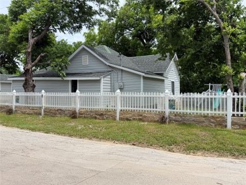 701 Olive Street, Cleburne, TX 76031 — photo 2