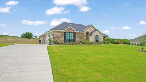 1080 Julian Drive, Van Alstyne, TX 75495 — photo 2