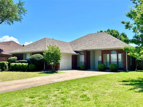 2735 Wentworth Drive, Grand Prairie, TX 75052 — photo 2