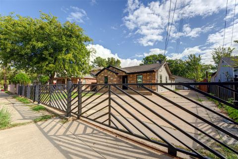 554 Pleasant Vista Drive, Dallas