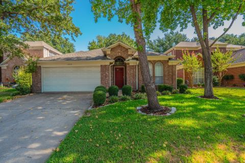 1828 Newton Drive, Flower Mound