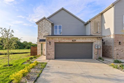 829 Premier Parkway, Grand Prairie