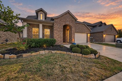904 Dove Cove, Argyle