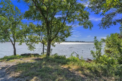 2453 S Valley Ridge Drive, Granbury, TX 76048 — photo 3
