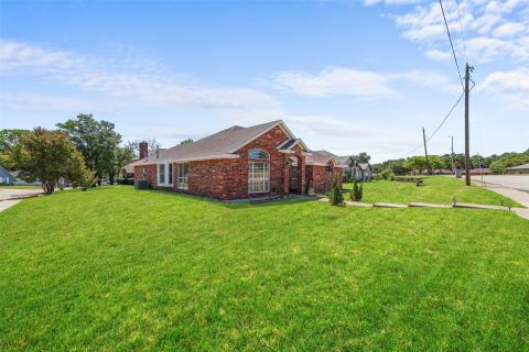 1064 The Meadows Parkway, DeSoto, TX 75115 — photo 2