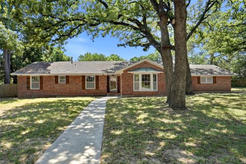 900 Liveoak Street, Denton