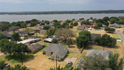 3904 Santa Cruz Street, Granbury, TX 76049 — photo 2