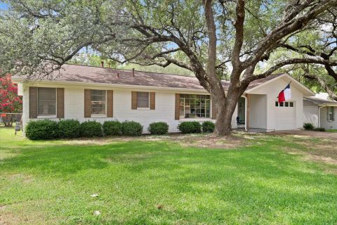 1211 Greenbriar Lane, Cleburne, TX 76033 — photo 2