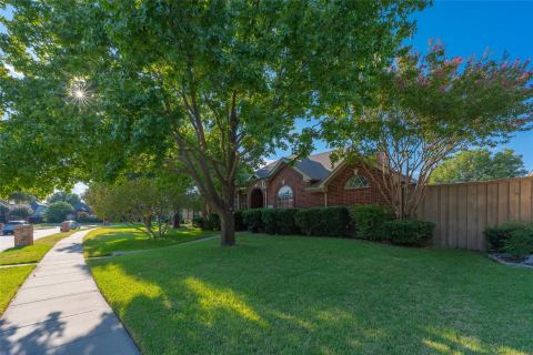 4821 Frost Hollow Drive, Plano, TX 75093 — photo 2