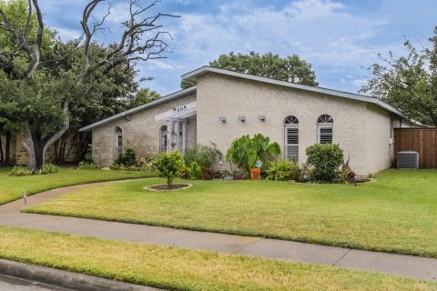 705 Bluebonnet Drive, Grand Prairie, TX 75052 — photo 2