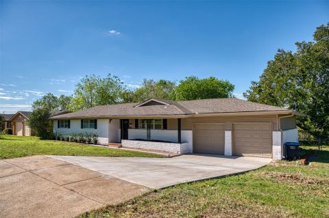 4516 Rolling Hills Drive, Fort Worth, TX 76119 — photo 2