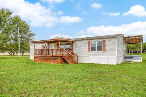 9064 Summit Court E, Cleburne, TX 76033 — photo 2