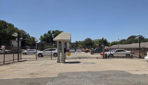 4859 cedar springs Road 351, Dallas, TX 75219 — photo 2