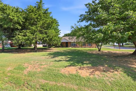 1115 E 6th Street, Springtown, TX 76082 — photo 3