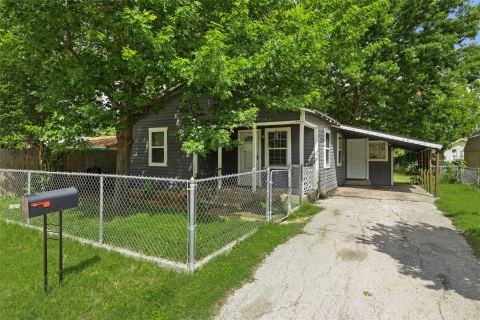 305 Claude Avenue, Cleburne, TX 76031 — photo 2