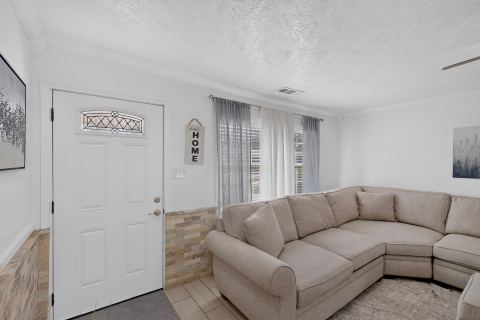 6937 Misty Glen Court, Fort Worth, TX 76120 — photo 3