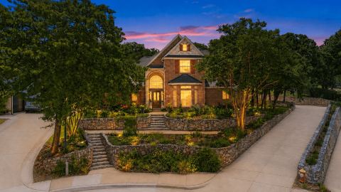 816 Lake View Court E, Crowley, TX 76036 — photo 2