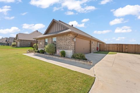 121 Tall Pine Drive, Godley, TX 76044 — photo 2