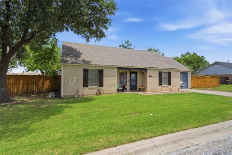 217 N Laramie Circle, Pilot Point, TX 76258 — photo 2