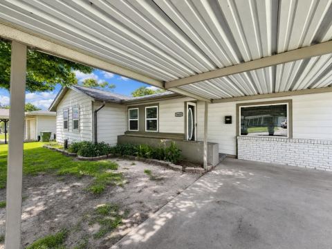 1414 N Binkley Avenue, Sherman, TX 75092 — photo 3