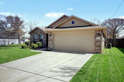 1827 College Street, Greenville, TX 75401 — photo 2