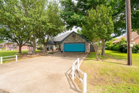 623 Newlin Lane, Granbury, TX 76048 — photo 2
