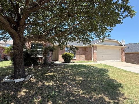 103 Santa Fe Trail, Justin, TX 76247 — photo 2