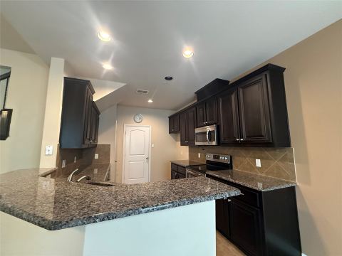 217 Barrington Lane, Lewisville, TX 75067 — photo 3