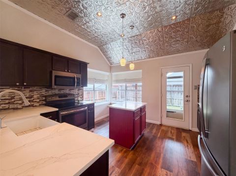 1688 Yellowstone Avenue, Lewisville, TX 75077 — photo 2