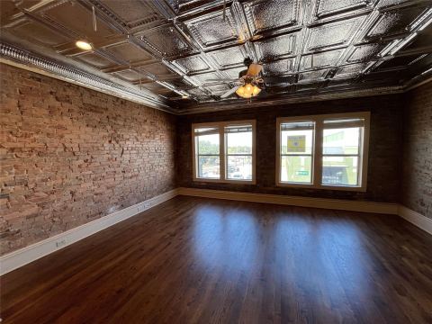 227 W Oak Street B, Denton, TX 76201 — photo 2